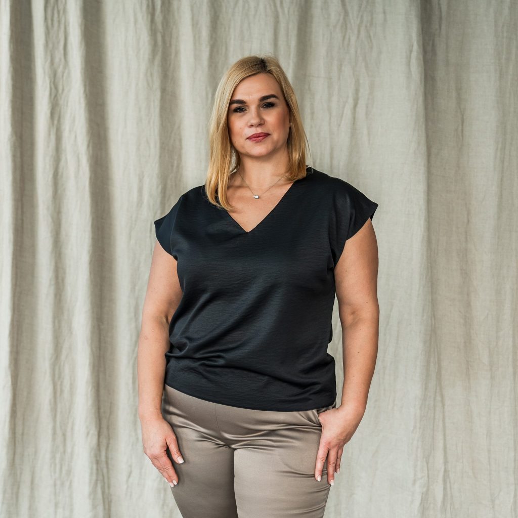 Elegáns blúz Verona szatén felső fekete Noor Fashion