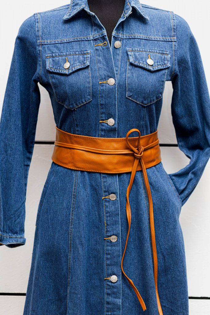 Spanyol megkötős, kemény bőr öv