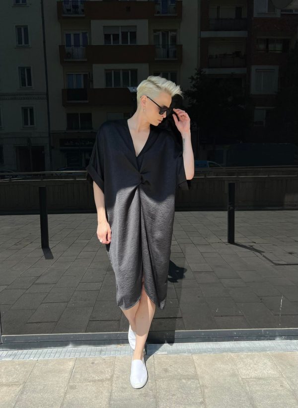 Egyméretes, laza szabású, elől csavart Hermina ruha