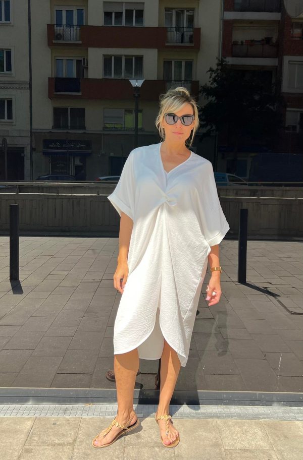Egyméretes, laza szabású, elől csavart Hermina ruha