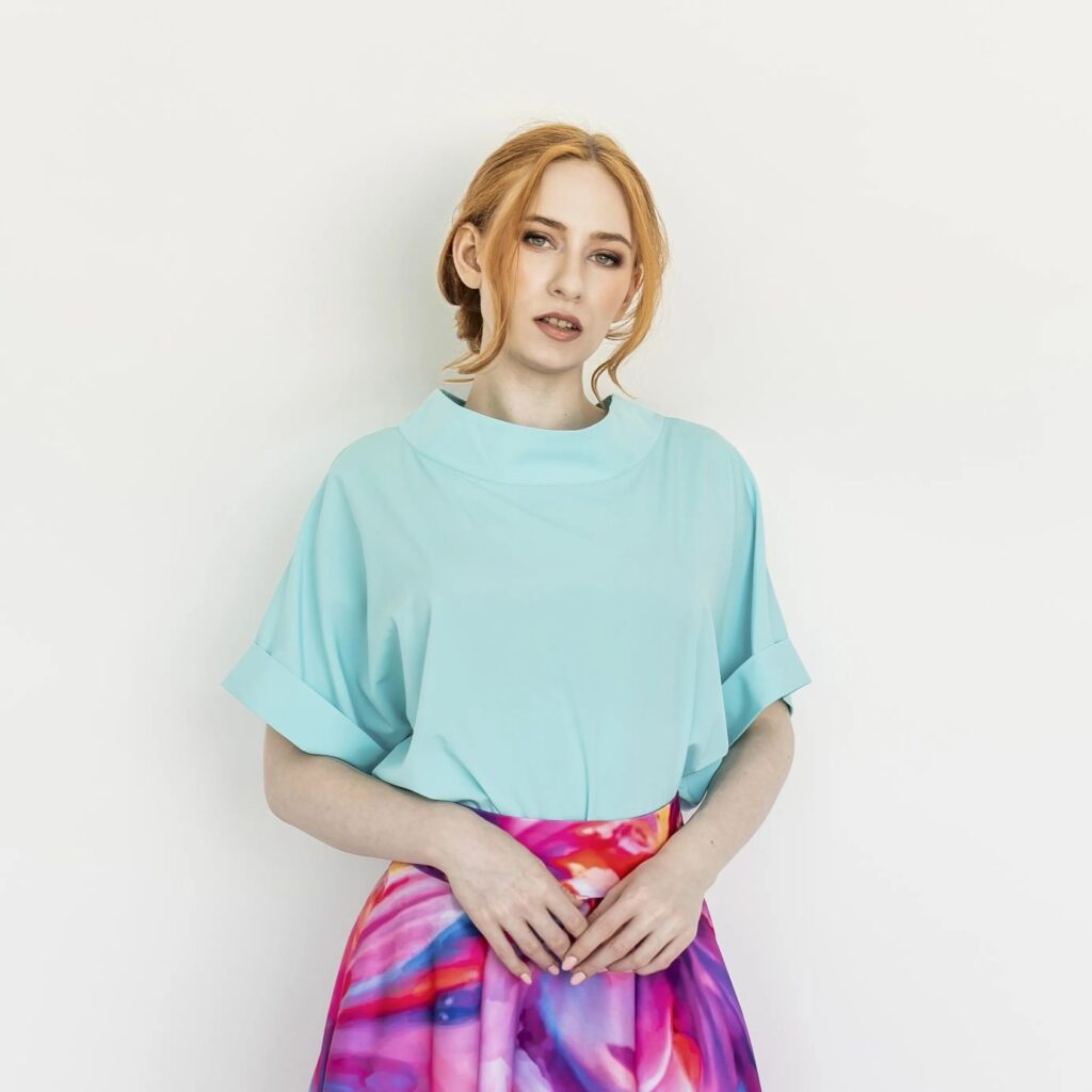 laza szabású felső - világoskék