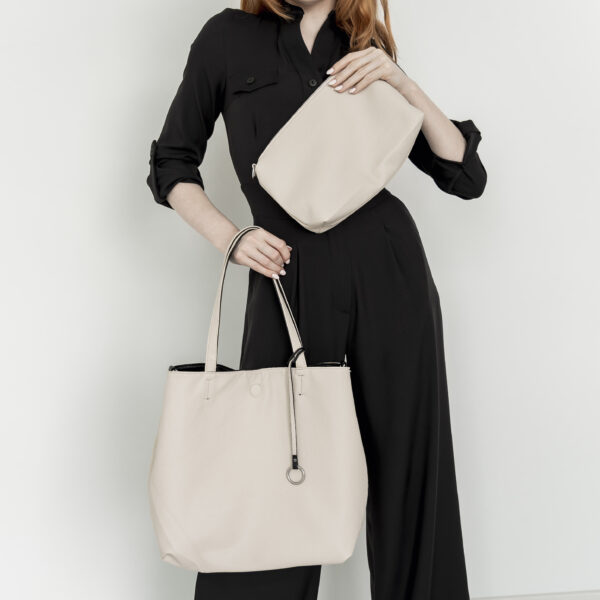 Kifordítható fekete/bézs táska