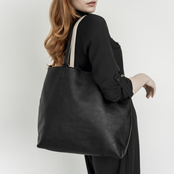 Kifordítható fekete/bézs táska