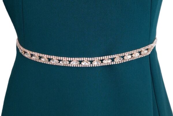 Elegáns ékszeröv köves díszítéssel