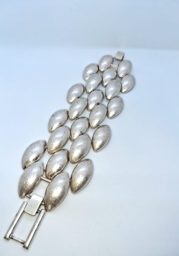 Ezüst karkötő csepp formájú elemekkel