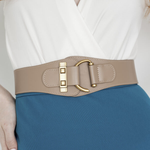 Széles öv különleges, dekoratív csattal