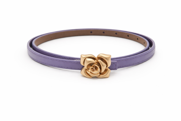 Öv virágos csattal