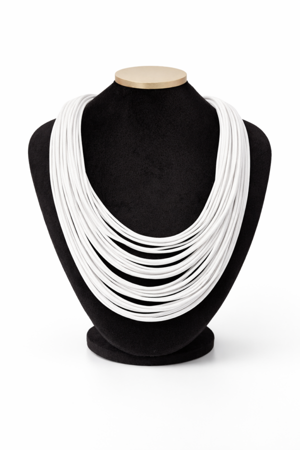 Többsoros zsinóros nyaklánc