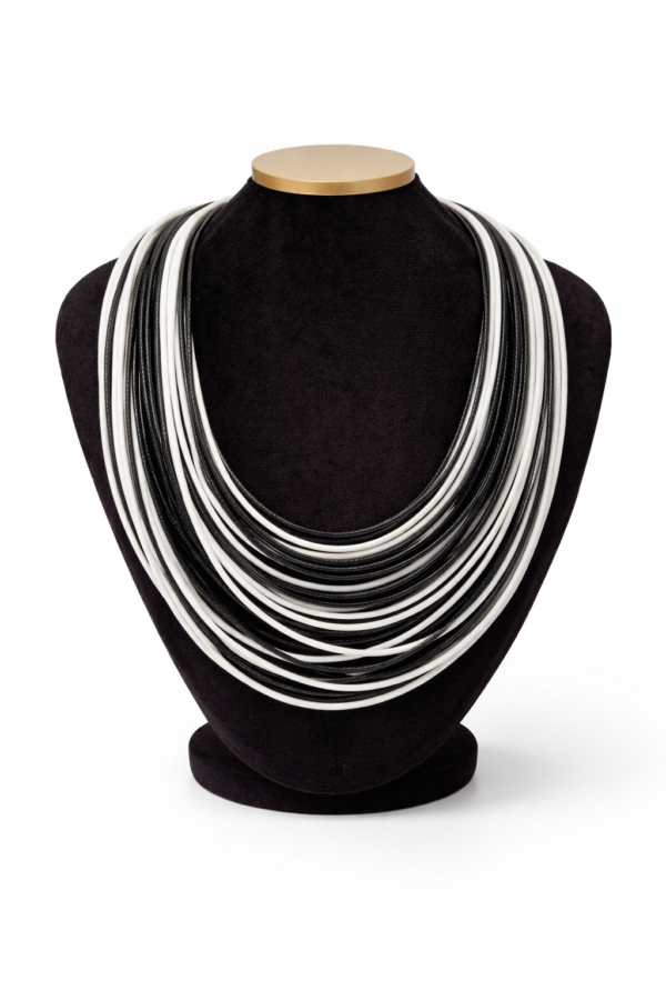 Többszínű zsinóros nyaklánc