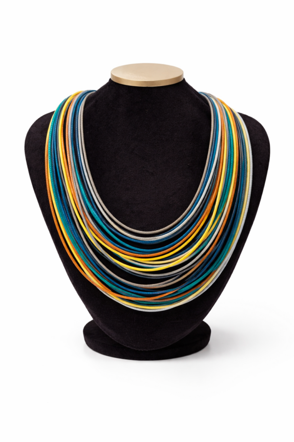 Többszínű zsinóros nyaklánc