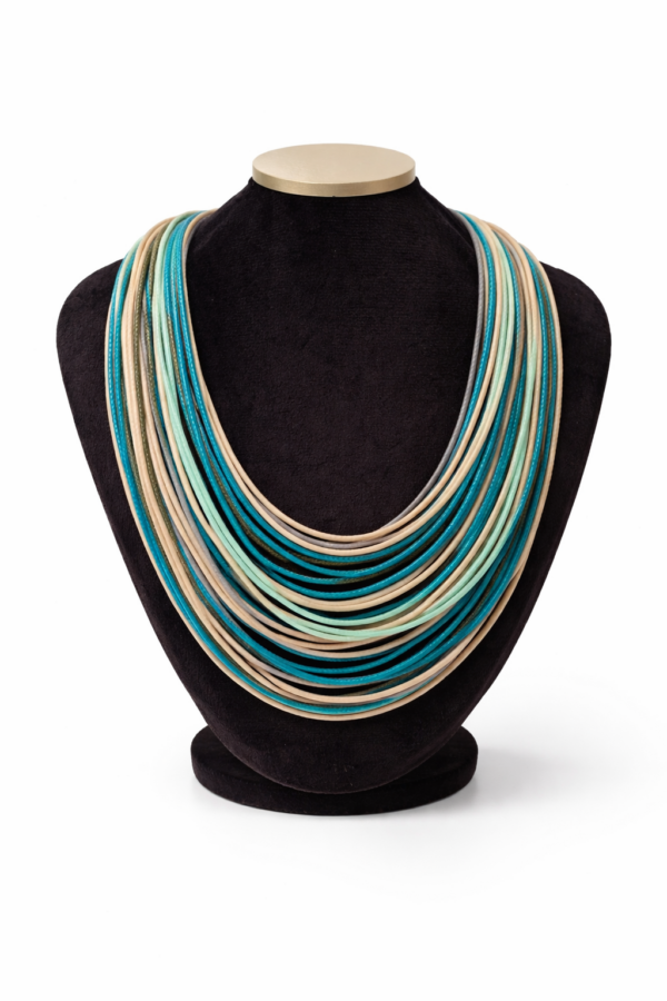 Többszínű zsinóros nyaklánc